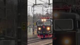 TÅGAB Rc3 passerar Älvsjö stationen [upl. by Bullough338]