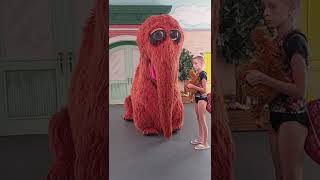 Meet Snuffleupagus Sesame Place Sea World Philadelphia Sesame Street Snuffy [upl. by Ahsienel]