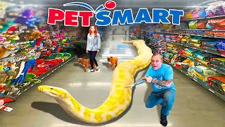 Llevando a Mi Serpiente Gigante a PETSMART I Mascotas Extremas [upl. by Rehpinnej]