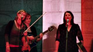 BhanTre and CraicHooers Koroit Irish Festival sing quotParting Glassquot [upl. by Aggi]