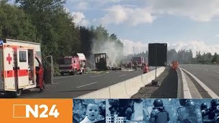 N24 Nachrichten  Schwerer Reisebusunfall Viele Tote auf der A9 in Bayern befürchtet [upl. by Jayne381]