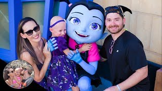 BRAND NEW DISNEY CHARACTER MEET amp GREET IN DCA  DISNEYLAND VLOG 135 [upl. by Myles]