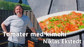 Ekstedts bästa grilltillbehör Grillade tomater med kimchi [upl. by Pazice]