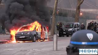 Gilets jaunes ACTE 13 Voiture Sentinelle Vigipirate brulée les Street Medics tentent dintervenir [upl. by Ecienahs]