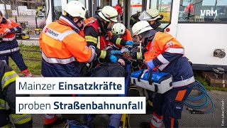 Mainzer Einsatzkräfte proben Straßenbahnunfall [upl. by Freda836]