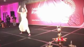 Funniest Bharatanatyam dance by Aishwarya Rajinikanth [upl. by Jeffery264]