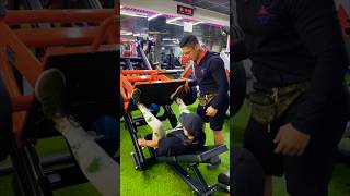 Entreno de cuadriceps y aductores en prensa 45 grados excelente ejercicio motivation gym fitness [upl. by Arataj]