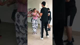 Dónde aprender a bailar salsa en cali mi primera clase de salsa en fiebrelatina [upl. by Hebe]