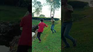 Bondhura songe dekha korte giye soja pukure pore gelo funny video 😁🤣comedy kishanganj viralvideo [upl. by Buyers599]