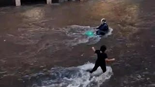 Catania una donna salva un motociclista trascinato via dalla pioggia [upl. by Hopkins]