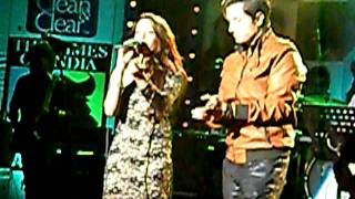 Ali Zafar amp Shweta Pandit singing quotMADHUBALAquot Live [upl. by Ase142]