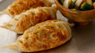 Kingsize kimchi dumplings KimchiWangmandu 김치왕만두 [upl. by Matta504]