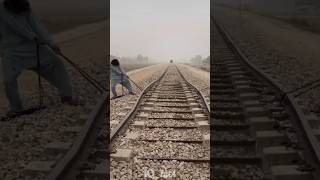 Train से 5 करोड़ के हीरे चुराए।। Stole diamonds ।। shortsvideo [upl. by Sandler307]