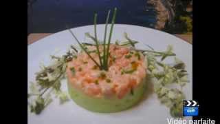 Tartare de saumon frais sur son lit davocat [upl. by Kralc381]