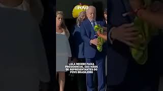 Lula recebe faixa presidencial das mãos de representantes do povo brasileiro shorts [upl. by Alocin]