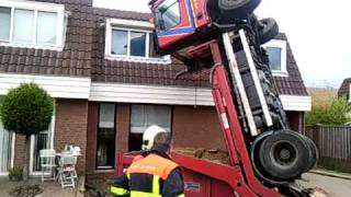 Zandwagen rechtop in Maasbree [upl. by Sanfred]