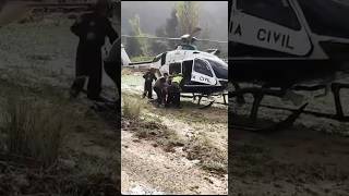 Así ha sido evacuada una persona de 96 años con movilidad reducida y su hija en Sot de Chera [upl. by Anitroc]