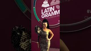 Carolina Sandoval le puso sabor a su pasarela en la alfombra de los Latin Grammy 2025 [upl. by Chrotoem]