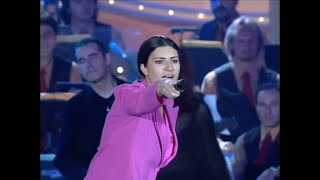 Laura Pausini  UnEmergenza DAmore  Un disco per lestate 1999 HD [upl. by Martin]