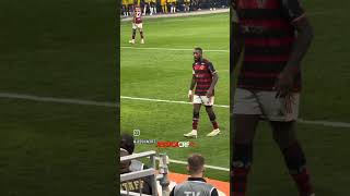 BRIGA ENTRE HUGO SOUZA DO CORINTHIANS É JOGADOR DO FLAMENGO [upl. by Joel]