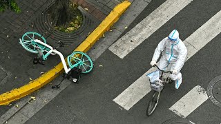 Lockdown in Shanghai Behörden vermelden weitere CoronaTote  AFP [upl. by Ahsilahk]