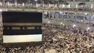 La Mecque les pèlerins font sept fois le tour de la Kaaba [upl. by Buchbinder299]