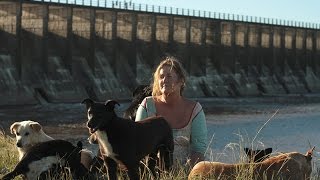 La mujer de los perros  trailer [upl. by Oribella]