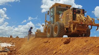 Motoniveladora cat 140k cortando trecho no piquetemotorgraderniveleusepatrola [upl. by Ainoz108]