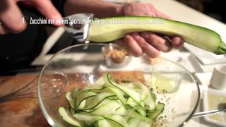 Zucchini Cashew Salat mit Parmesan  SchnellerTeller [upl. by Oilcareh]