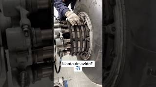 Cambio de neumáticos de un avión ✈️ avion mecanica automotriz tallermecanico reparaciones [upl. by Grissel]