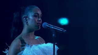 Jorja Smith Dont Watch Me Cry live tradução [upl. by Hinman]