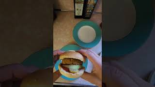 Dr Praegers Perfect Burger Review II Part 3 foodshorts veggieburger drpraegers [upl. by Jeffry]