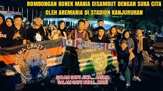 Rombongan Bonek mania disambut dengan suka cita oleh Aremania saat tiba di stadion Kanjuruhan [upl. by Abran]