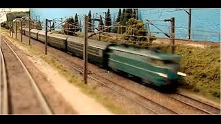 Train internatinal ParisScandinavieExpress avec BB 16000 Roco  TRAINS MINIATURES DU VALOIS [upl. by Khan644]