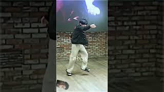 v change our cort¬v v dancing to mic drop bts btsvlive kimtaehyung btsv kimtae [upl. by Hseyaj]