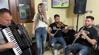 Laura Mocăniță si Dobrogea Band  Să vină să vină toți prietenii la joccover Turneniilive 100 [upl. by Atin]