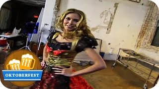 Heidi Klum im Wiesn Dirndl  Oktoberfest München [upl. by Aimekahs]