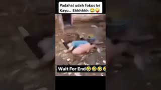 Udah jamanya temen jatuh harus ketawafunnyvideo [upl. by Llenna]