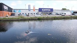 Handrem vergeten auto in het kanaal [upl. by Marisa341]