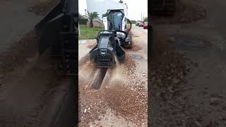 Excavación de zanjas con zanjadora de disco para instalación de tuberías [upl. by Sirromaj855]