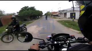 🚨 Impresionante persecución de la policía de Rosario a dos motochorros [upl. by Laird]