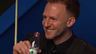 Judd Trump Pulls Hilarious Trick On Referee Ben Williams  2022 Betfred World Championship [upl. by Blackington]