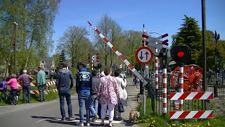 Spoorwegovergang Beekbergen  Dutch railroad crossing [upl. by Samaj]