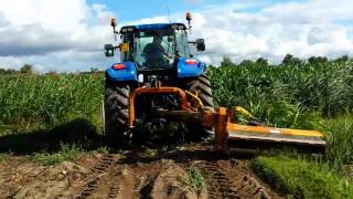 NEWHOLLAND T5 CON TRINCIA LATERALE BERTI [upl. by Annayr400]