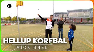 Tips voor de perfecte doorloopbal  Hellup Korfbal met Mick Snel  Zappsport [upl. by Eirehc685]