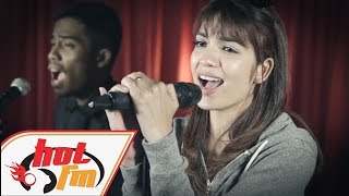 AMYRA ROSLI WARIS JUZZTHIN  Ada Saja LIVE  Akustik Hot  HotTV [upl. by Leelahk]