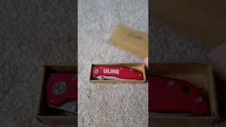 Open and close a Uline pocket knife [upl. by Salot]