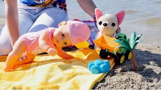 Video per bambini Maria al mare con il cane e la sua bambola preferita [upl. by Troth]