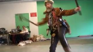 ► Le Salon Fantastique 2013 concours de costumes avec le trappeur de Louisiane [upl. by Imyaj347]