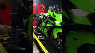 Sizce hangisi 🤔kawasaki zx 10r egzoz montajı 😍zx10r [upl. by Tiat]